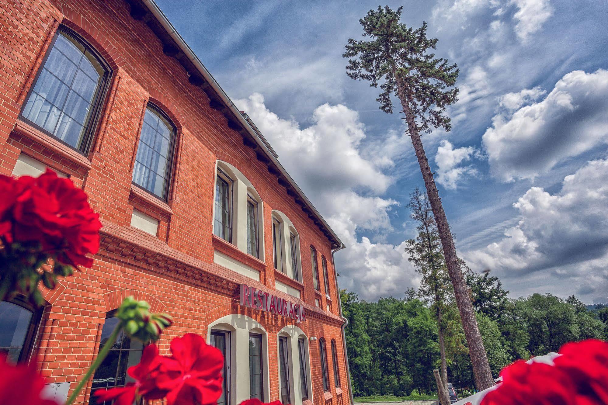 Hotel Niemcza Wino & Spa Exterior foto