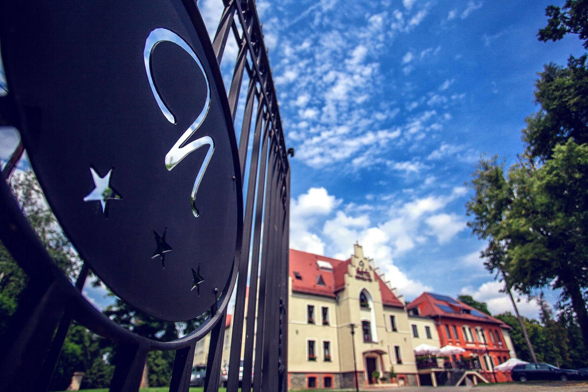 Hotel Niemcza Wino & Spa Exterior foto
